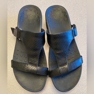Vionic platform sandals